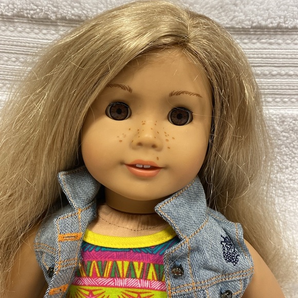 American Girl Doll 18" Tenney Grant Meet Blond Curly Hair Brown Eyes Freckles - Picture 2 of 7
